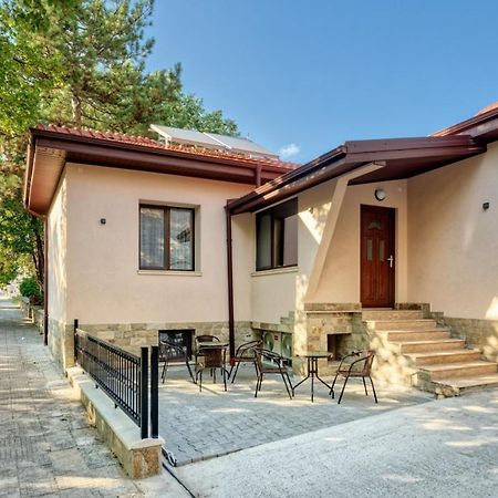 Къща За Гости Relax Hisarya Extérieur photo