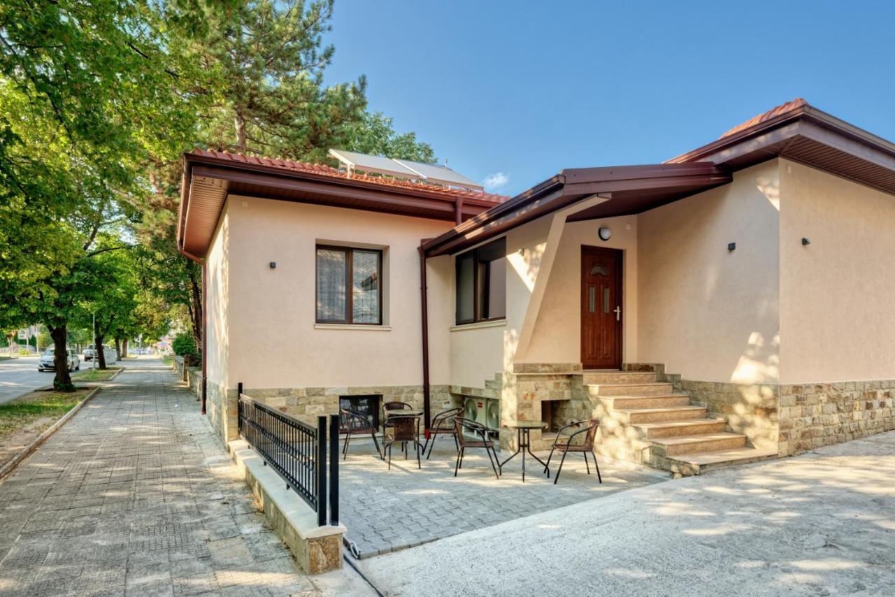 Къща За Гости Relax Hisarya Extérieur photo